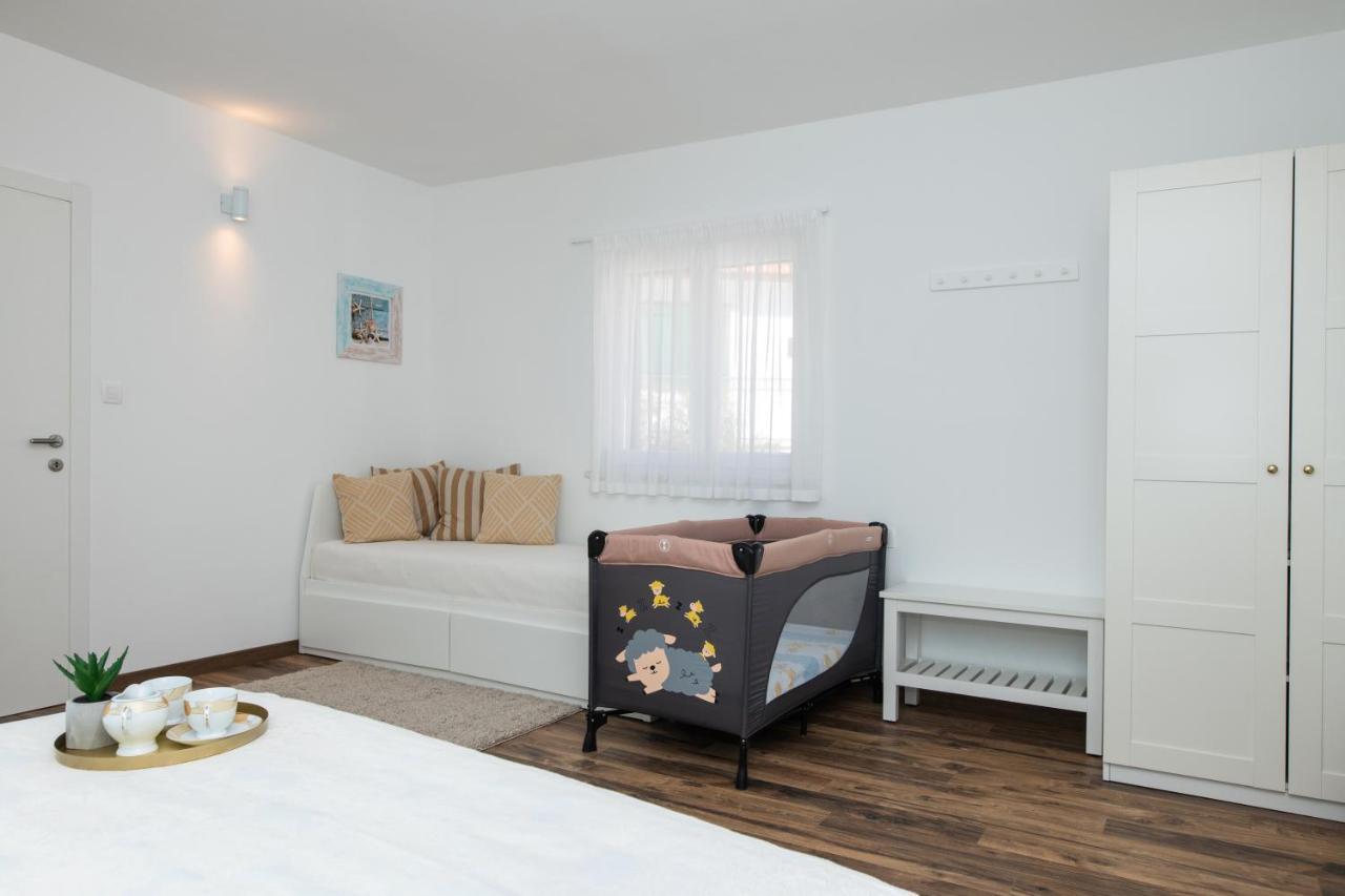 Вилла House Andro Примоштен Экстерьер фото